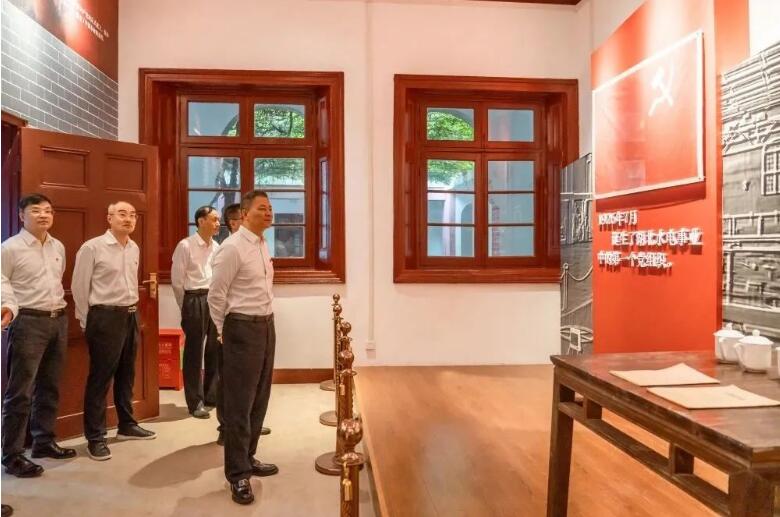 市城投集团公司向导班子开展“七一”主题党日活动-党建学习专栏-武汉城投集团 